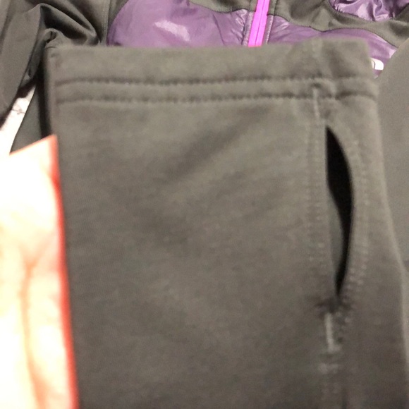 The North Face Puffer Vest Jacket - Picture 3 of 6